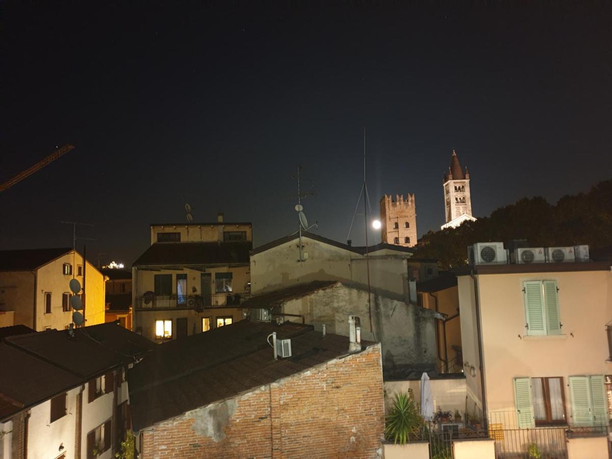 Dimora Rosso San Zeno - Wifi Veloce E Adatto Per Famiglie Verona Exterior photo